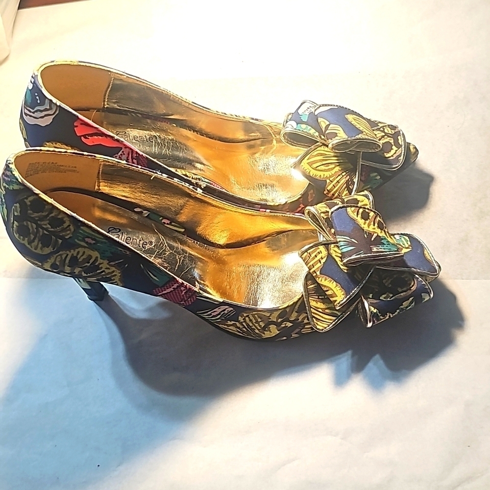 Torta Calente Silver Slipper Heels 👠 - Picture 3 of 12